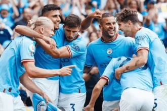 Man city players celebrating victory