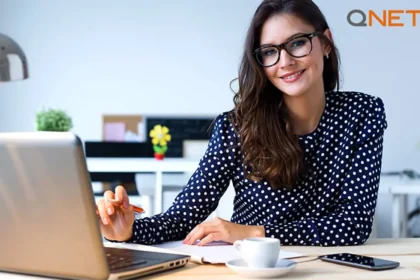 A business women with her laptop