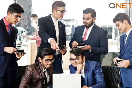 A group of entrepreneurs talking