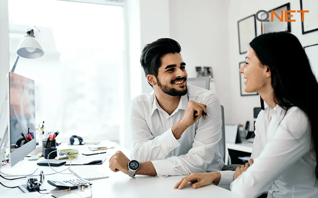QNET Entrepreneurs having a chat