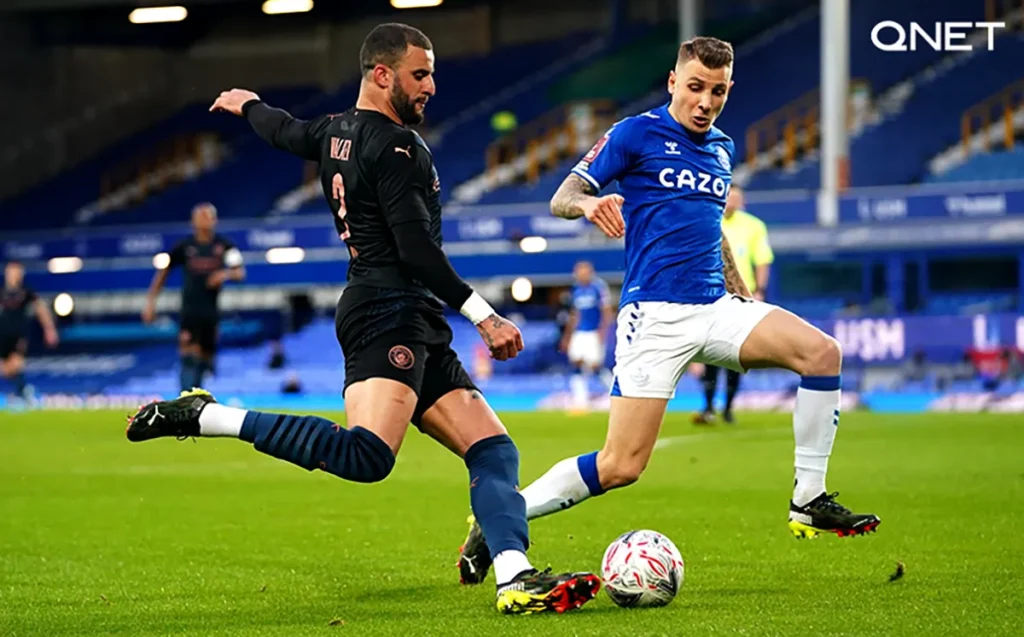 Manchester City player Kyle Walker crossing the ball against Everton